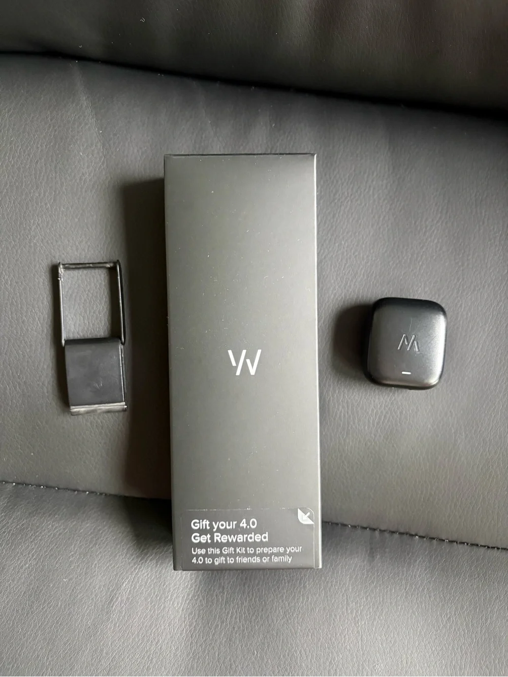 Used Whoop 4.0 + charger + brand new band